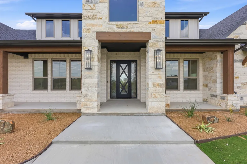 2006 Lindale Lane Granbury, TX 76049