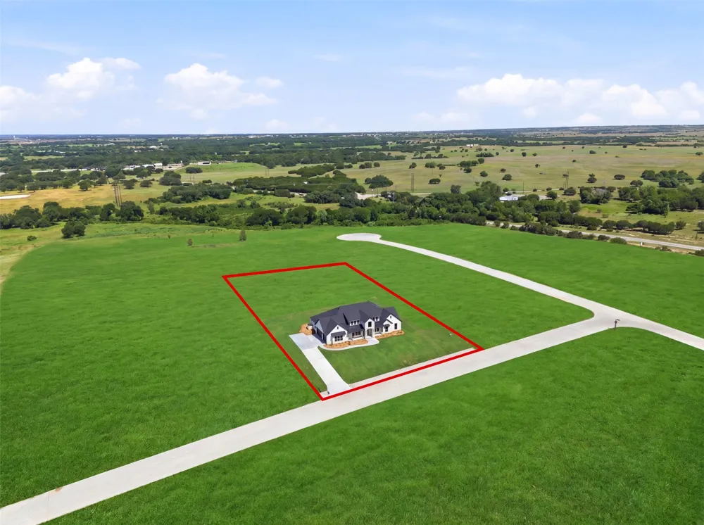 2006 Lindale Lane Granbury, TX 76049