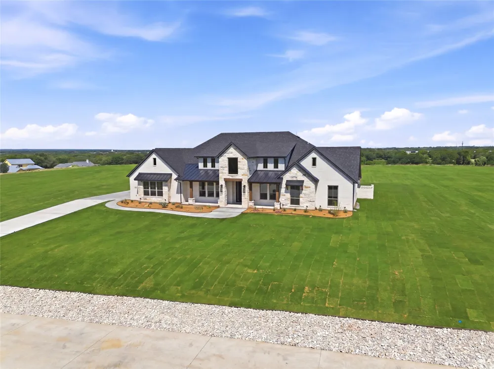2006 Lindale Lane Granbury, TX 76049