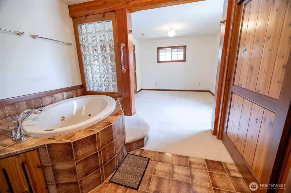 6 Orchard Loop S. Tonasket, WA 98855