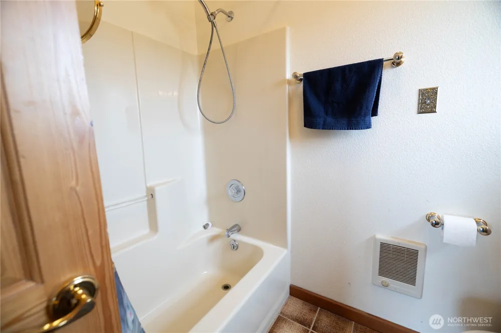 6 Orchard Loop S. Tonasket, WA 98855