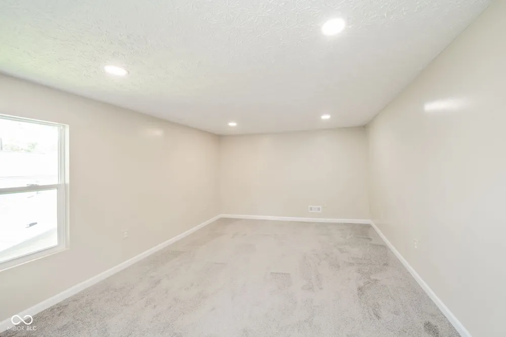 41 W Warrick Street Knightstown, IN 46148