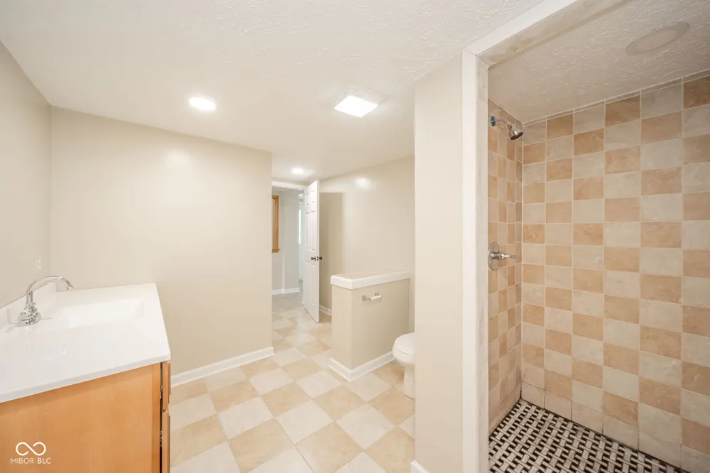 41 W Warrick Street Knightstown, IN 46148