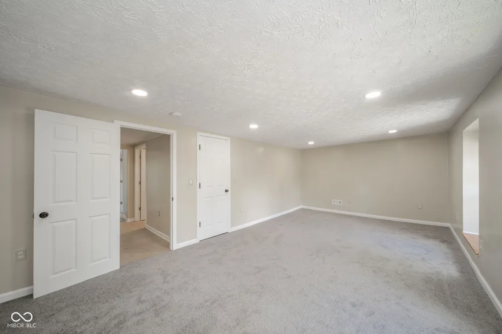 41 W Warrick Street Knightstown, IN 46148