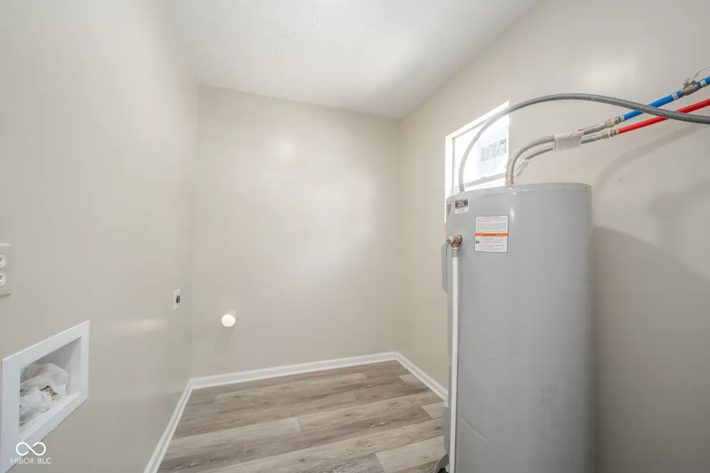 41 W Warrick Street Knightstown, IN 46148