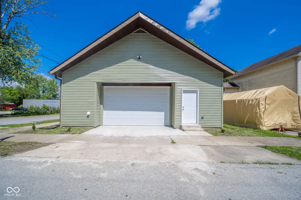 41 W Warrick Street Knightstown, IN 46148
