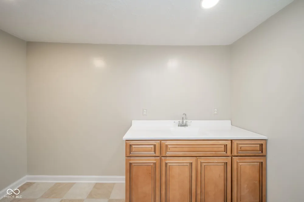 41 W Warrick Street Knightstown, IN 46148