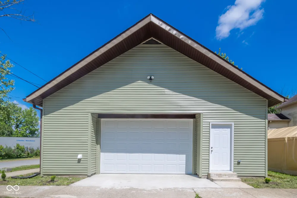 41 W Warrick Street Knightstown, IN 46148