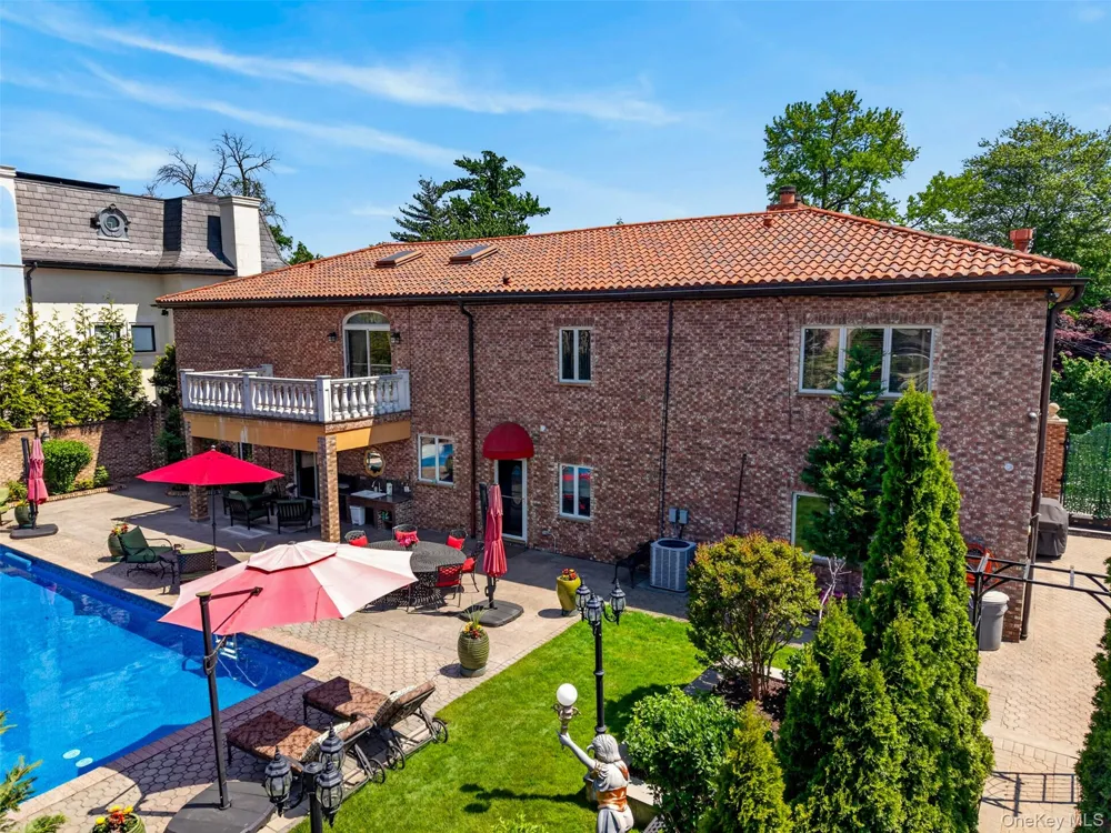 162-25 Cryders Lane Whitestone, NY 11357