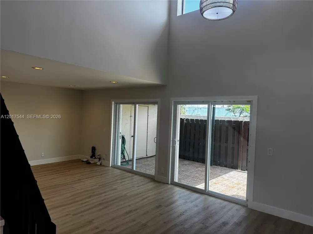 6532 NW 170th Ter Hialeah, FL 33015