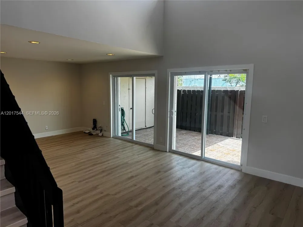 6532 NW 170th Ter Hialeah, FL 33015