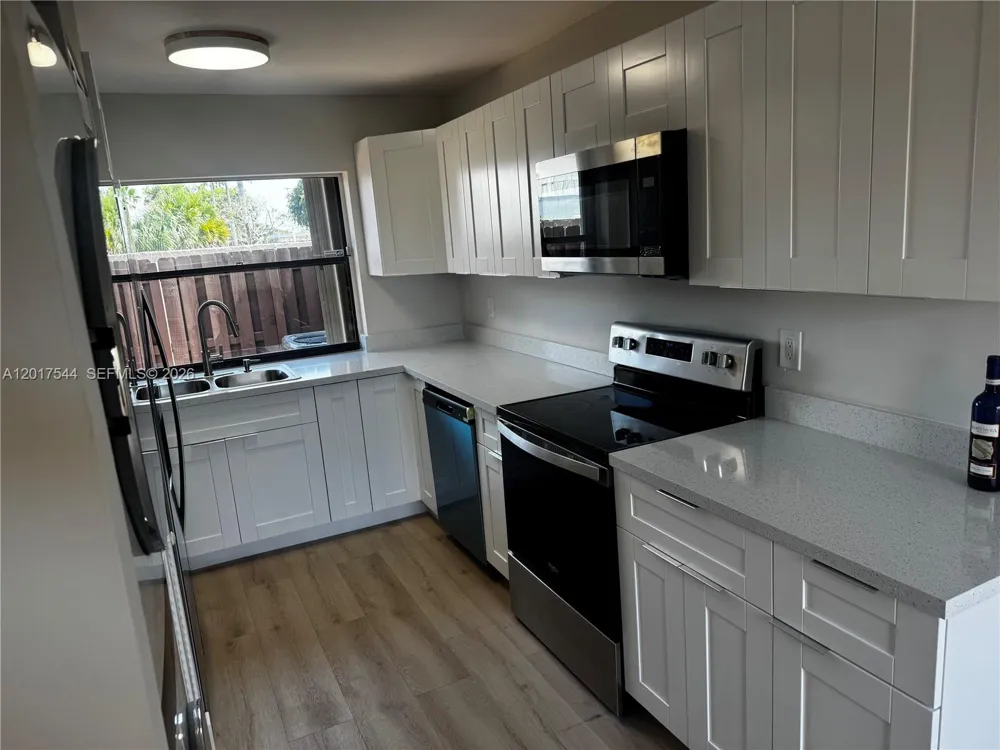 6532 NW 170th Ter Hialeah, FL 33015