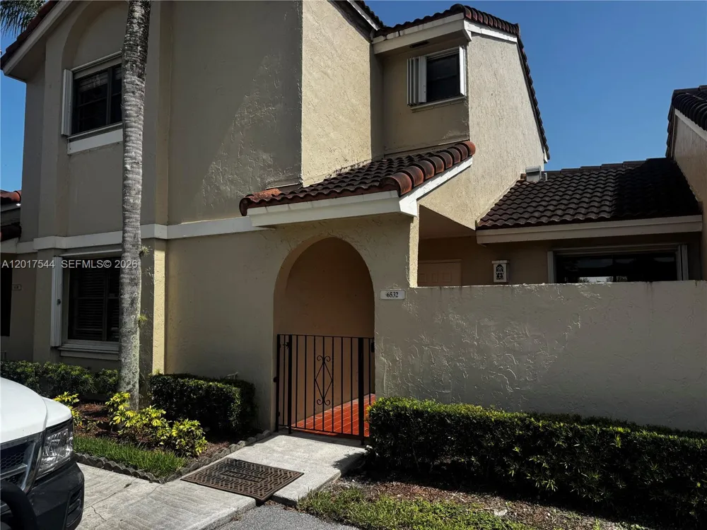 6532 NW 170th Ter Hialeah, FL 33015