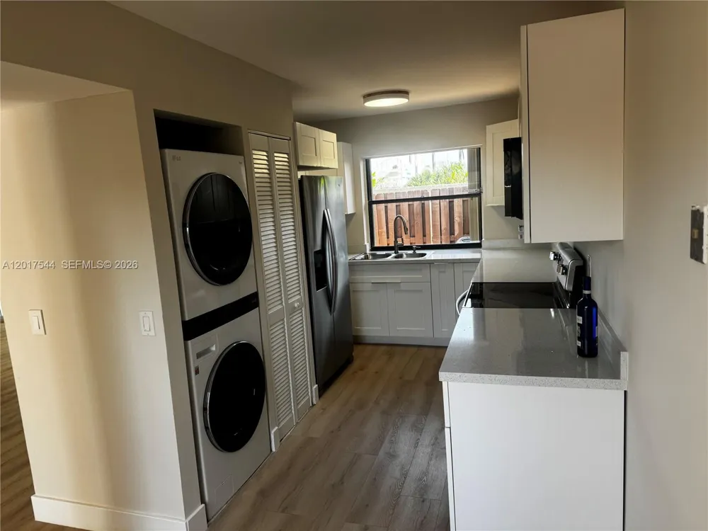 6532 NW 170th Ter Hialeah, FL 33015