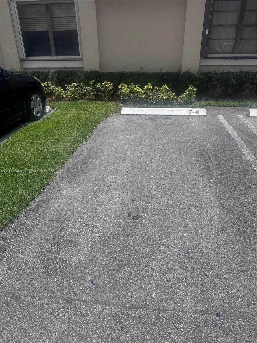 6532 NW 170th Ter Hialeah, FL 33015