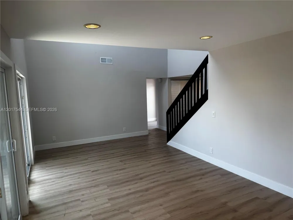 6532 NW 170th Ter Hialeah, FL 33015