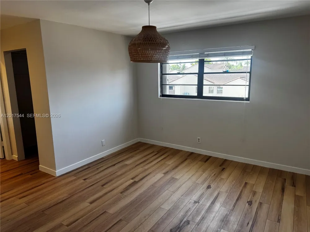 6532 NW 170th Ter Hialeah, FL 33015