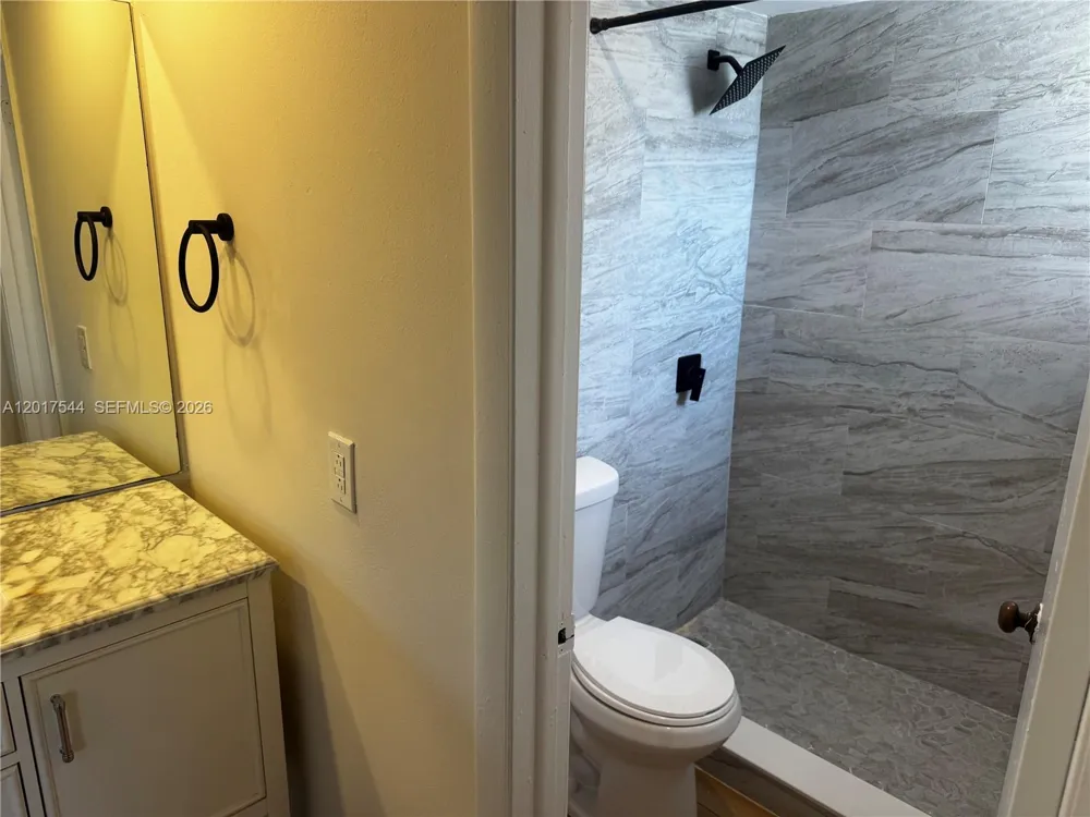 6532 NW 170th Ter Hialeah, FL 33015