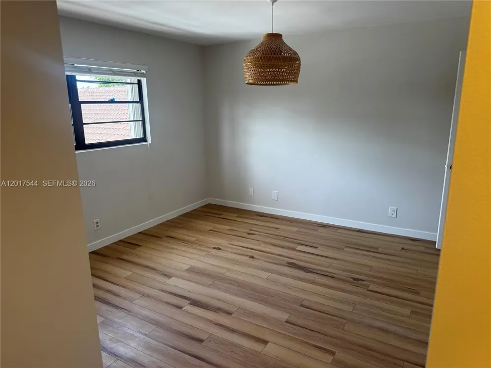 6532 NW 170th Ter Hialeah, FL 33015