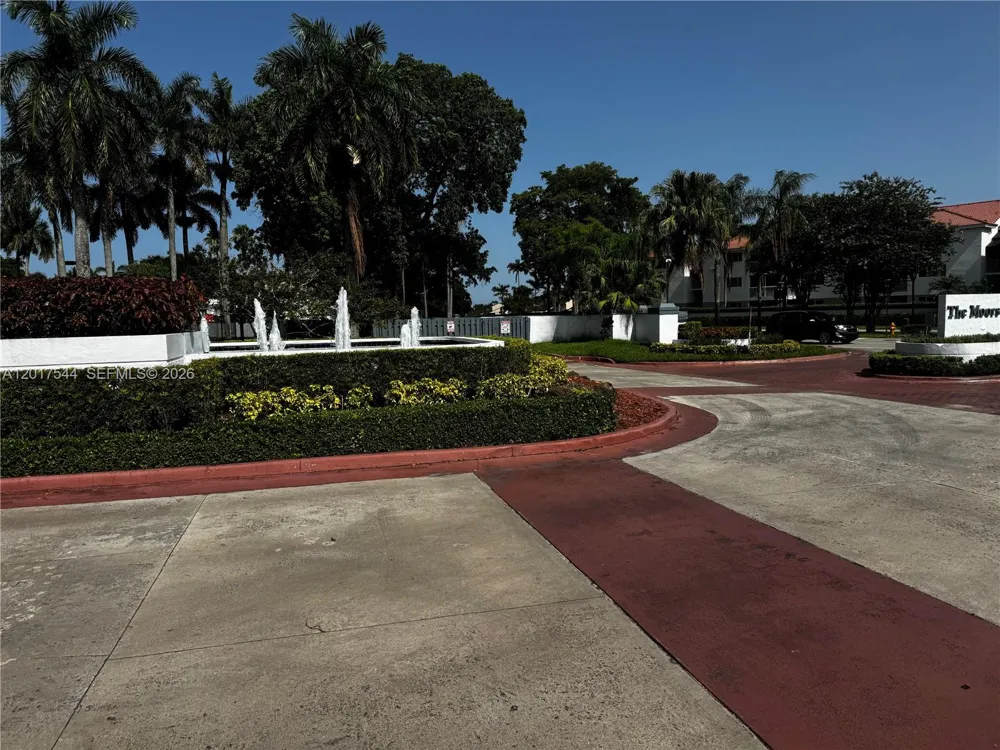 6532 NW 170th Ter Hialeah, FL 33015