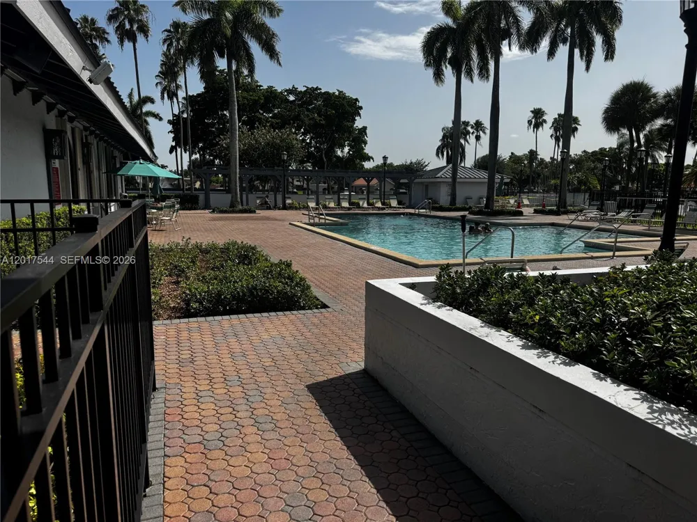 6532 NW 170th Ter Hialeah, FL 33015