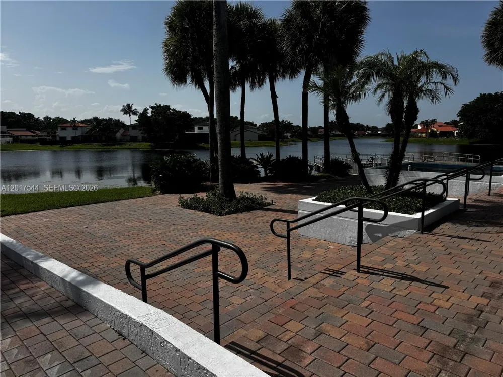 6532 NW 170th Ter Hialeah, FL 33015