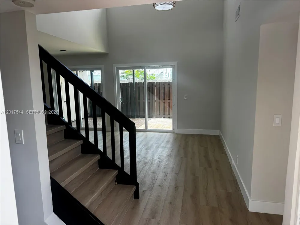 6532 NW 170th Ter Hialeah, FL 33015