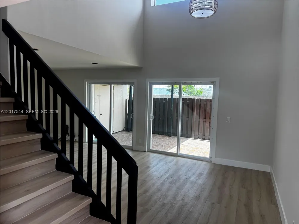 6532 NW 170th Ter Hialeah, FL 33015