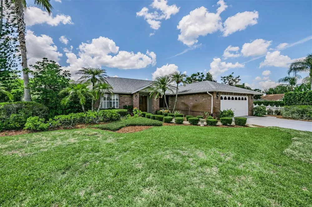3817 NICHOLAS CIRCLE Tarpon Springs, FL 34688