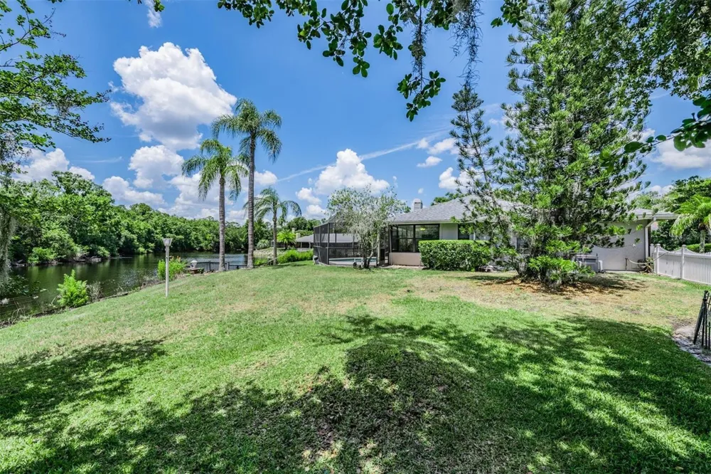 3817 NICHOLAS CIRCLE Tarpon Springs, FL 34688