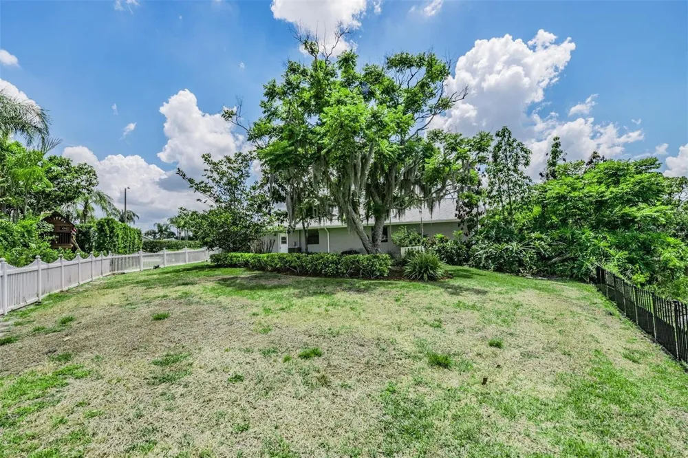 3817 NICHOLAS CIRCLE Tarpon Springs, FL 34688