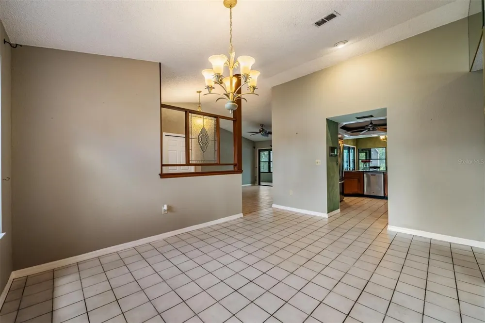 3817 NICHOLAS CIRCLE Tarpon Springs, FL 34688