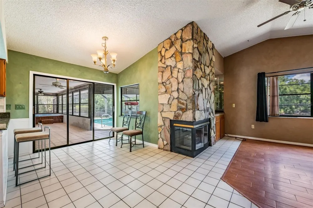 3817 NICHOLAS CIRCLE Tarpon Springs, FL 34688