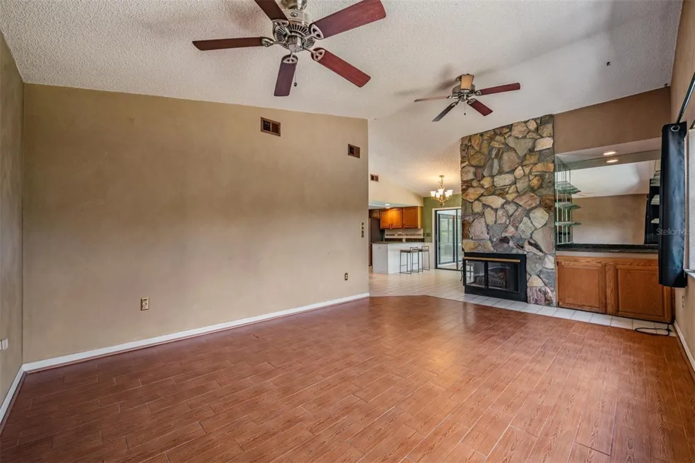 3817 NICHOLAS CIRCLE Tarpon Springs, FL 34688