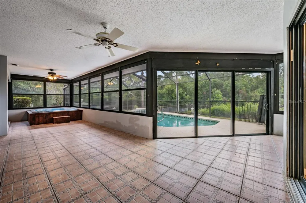 3817 NICHOLAS CIRCLE Tarpon Springs, FL 34688