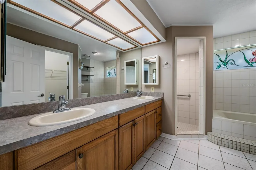 3817 NICHOLAS CIRCLE Tarpon Springs, FL 34688