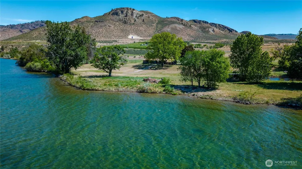 45 Thorndike Loop Road Oroville, WA 98844