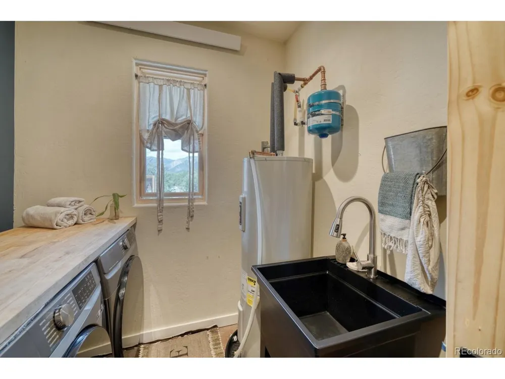 2215 Sunnyvale Crestone, CO 81131