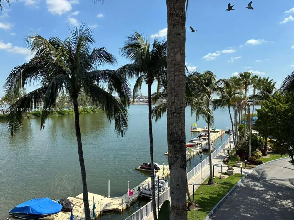 5085 NW 7th St #909 Miami, FL 33126