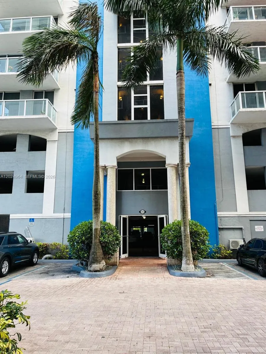 5085 NW 7th St #909 Miami, FL 33126