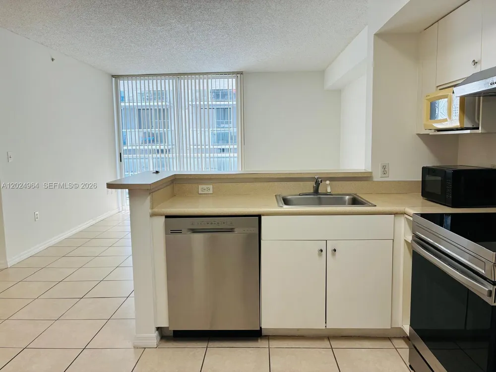 5085 NW 7th St #909 Miami, FL 33126