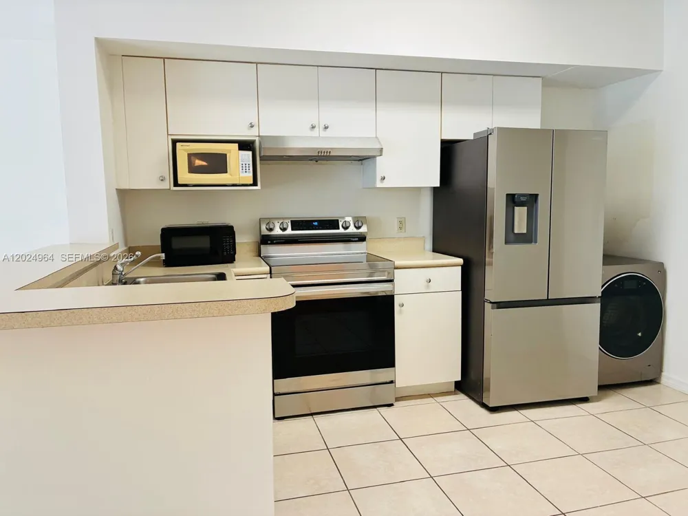 5085 NW 7th St #909 Miami, FL 33126