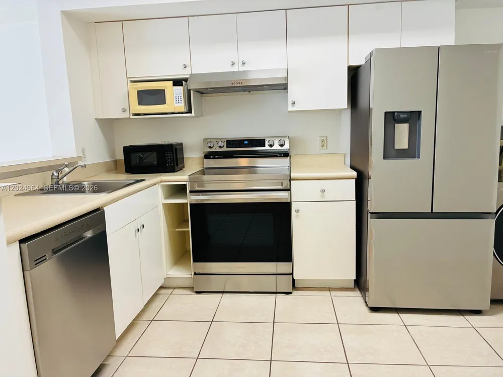 5085 NW 7th St #909 Miami, FL 33126