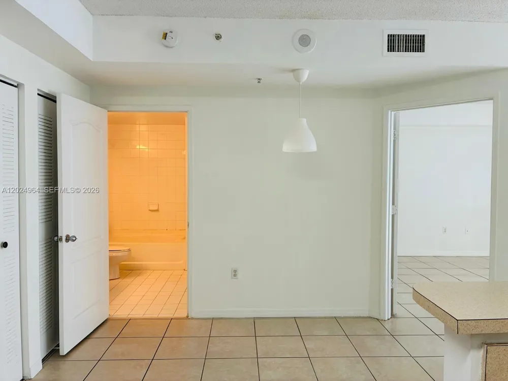 5085 NW 7th St #909 Miami, FL 33126
