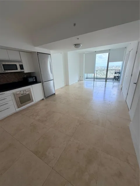 92 SW 3rd St #3909