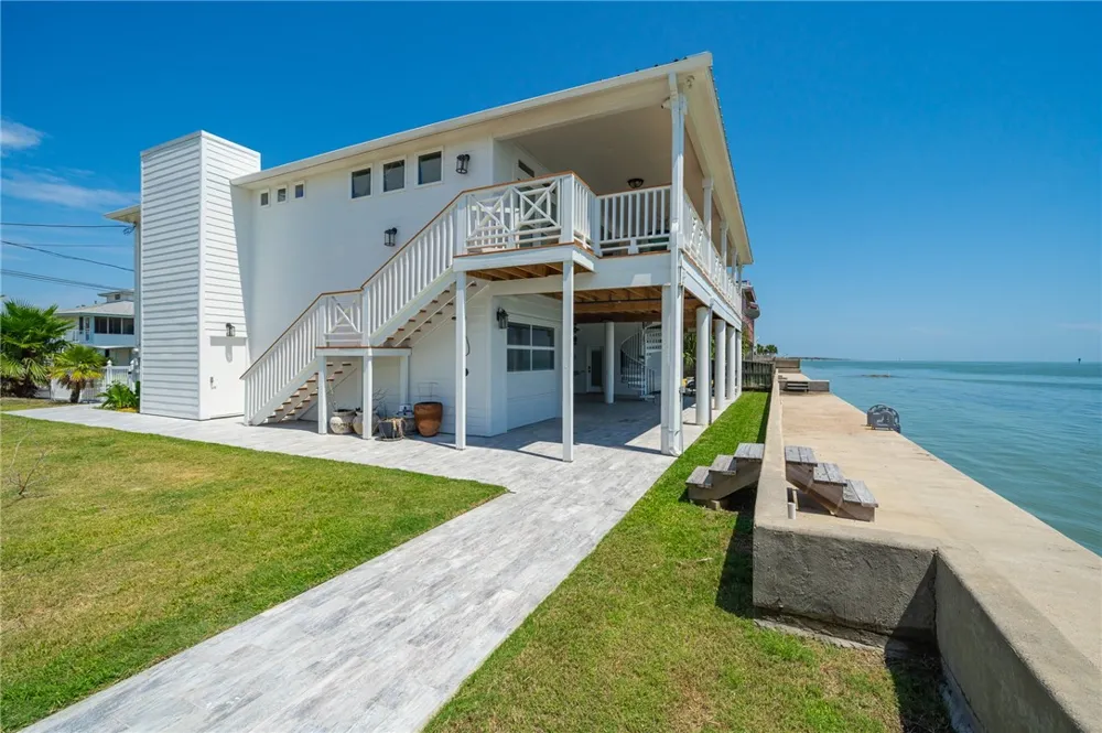 204 Bayshore Drive Ingleside, TX 78362