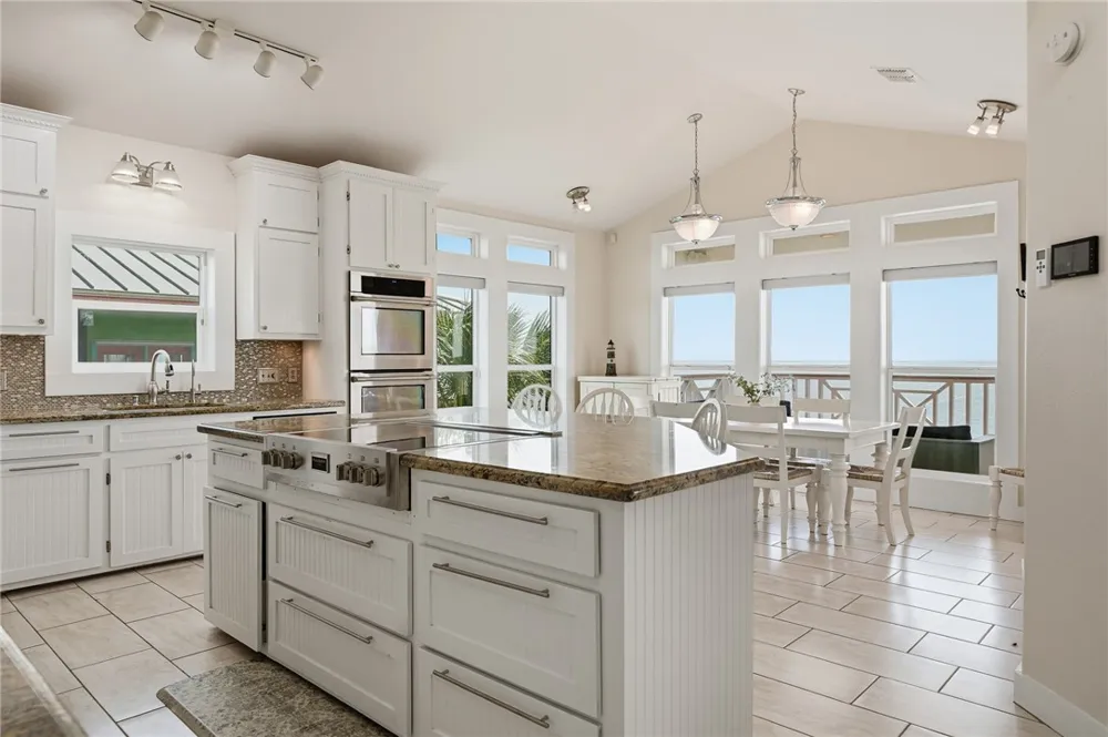 204 Bayshore Drive Ingleside, TX 78362