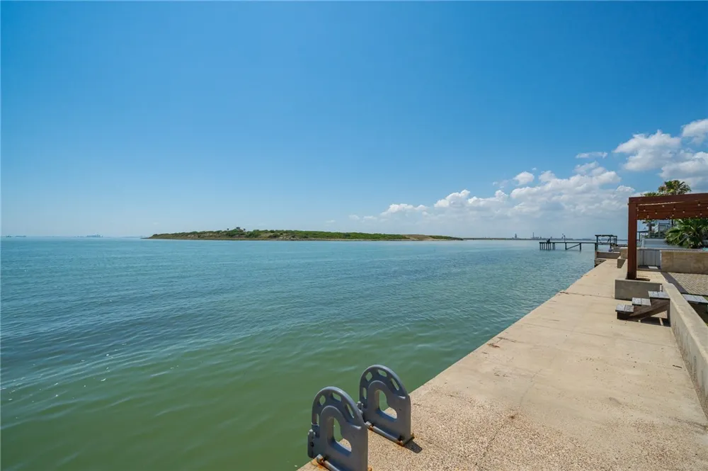 204 Bayshore Drive Ingleside, TX 78362