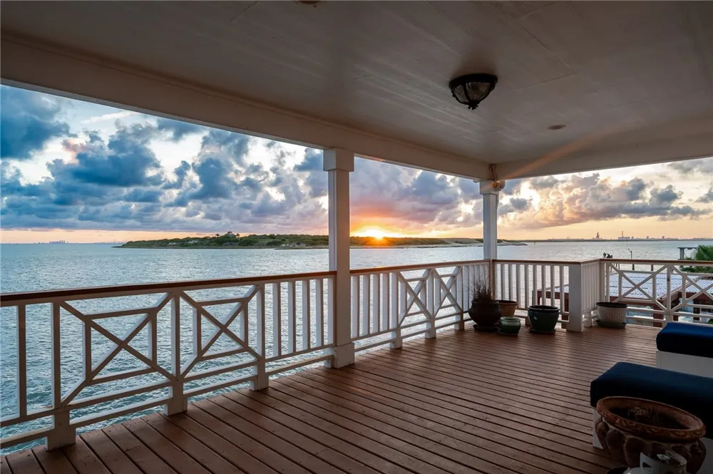 204 Bayshore Drive Ingleside, TX 78362