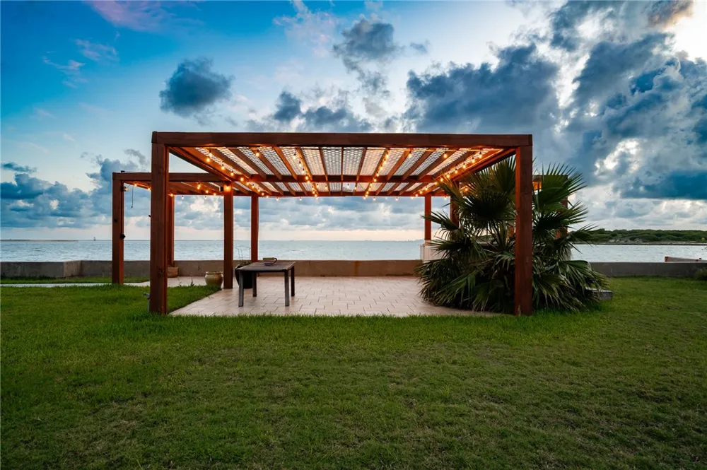 204 Bayshore Drive Ingleside, TX 78362